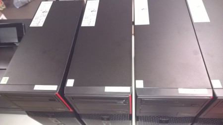 asentamiani koneita joihin lätkäisin vielä nuo tarrat josta selviää koneen nimi